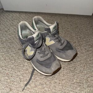 Women’s New Balances